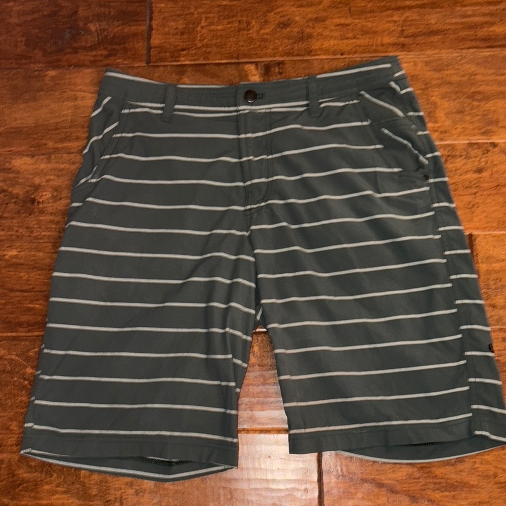 Lululemon Athletica hunter green and White Flat Front Shorts